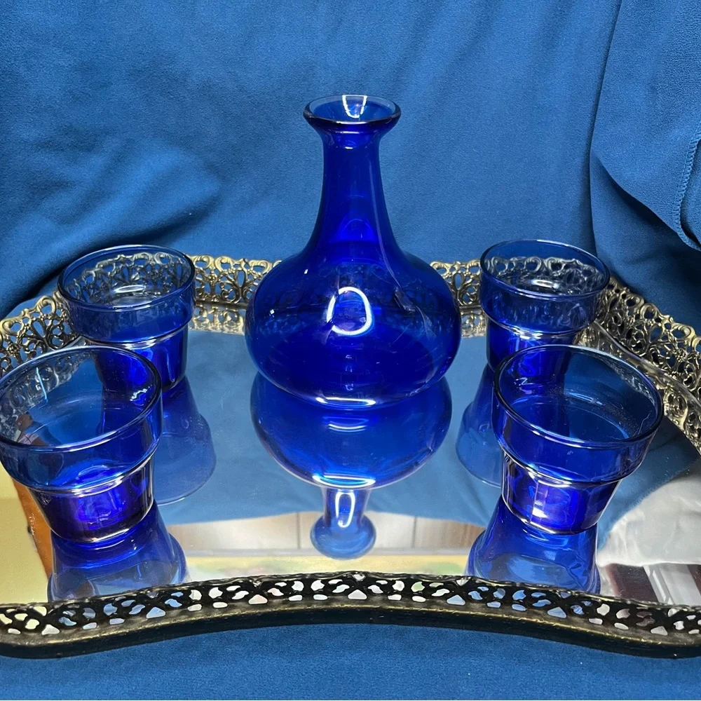 MCM Vintage Hand Blown Glass Decanter With 4 Anchor Hocking Glasses Sapphire
